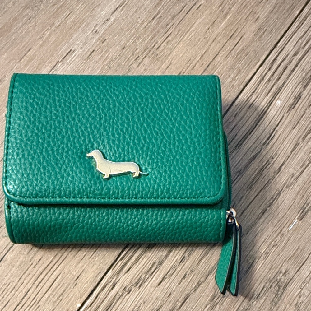 Chic Green Wallet with Gold Dachshund Accent
